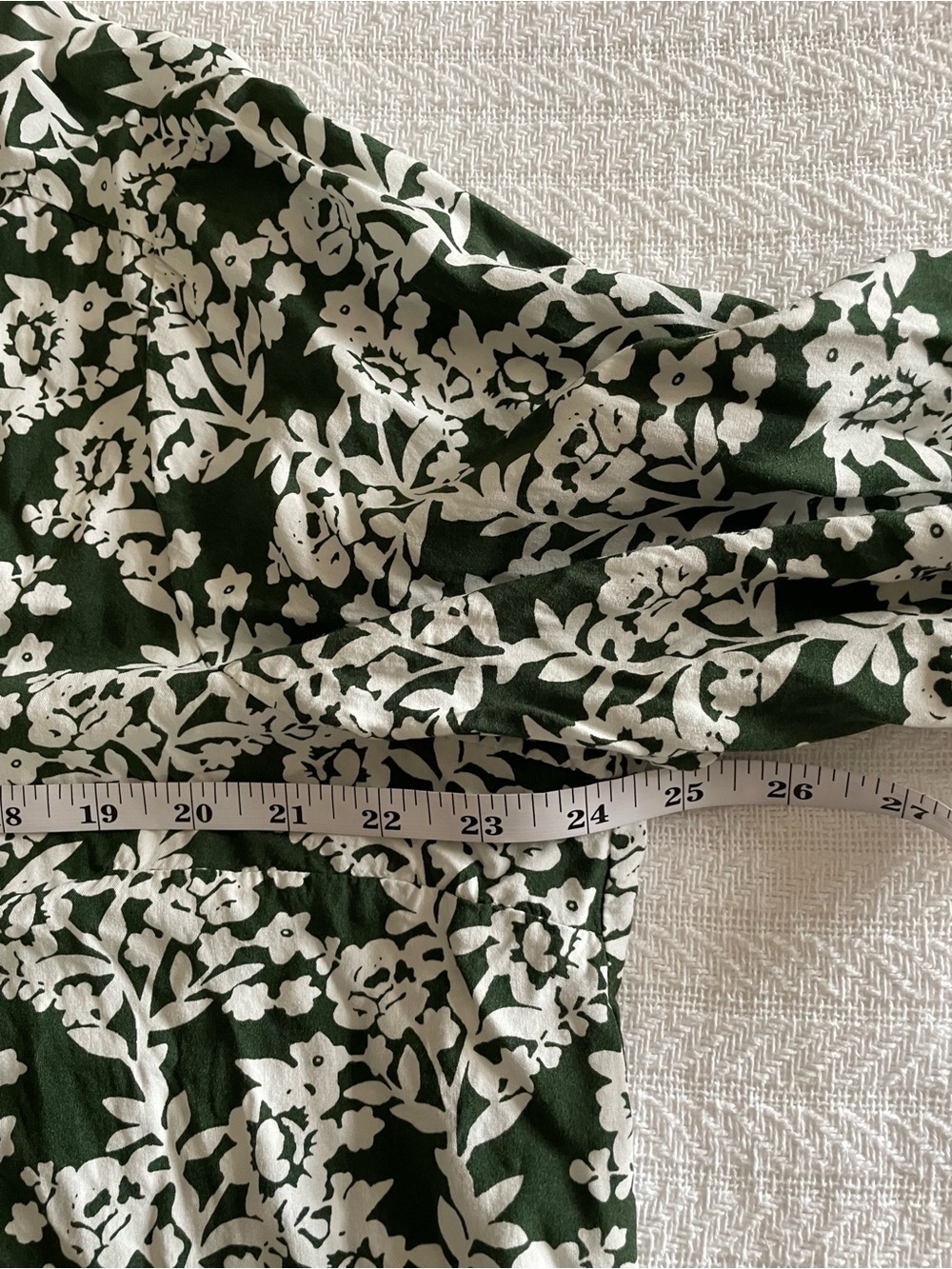 Floral V-Neck Green & White Women's Top Three quarter sleeves Plus 2X - Picture 7 of 8